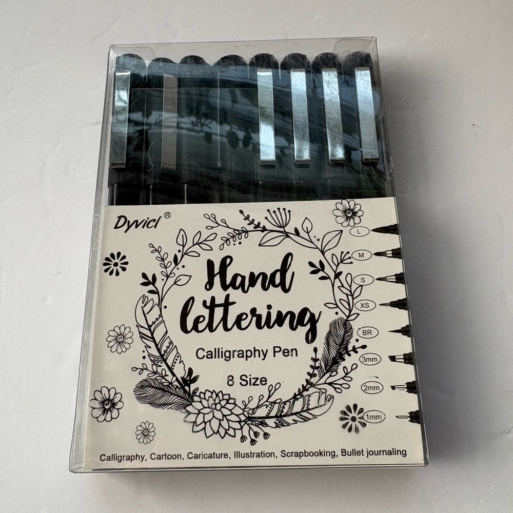 NEW Set of 8 Dyvicl Calligraphy Pens